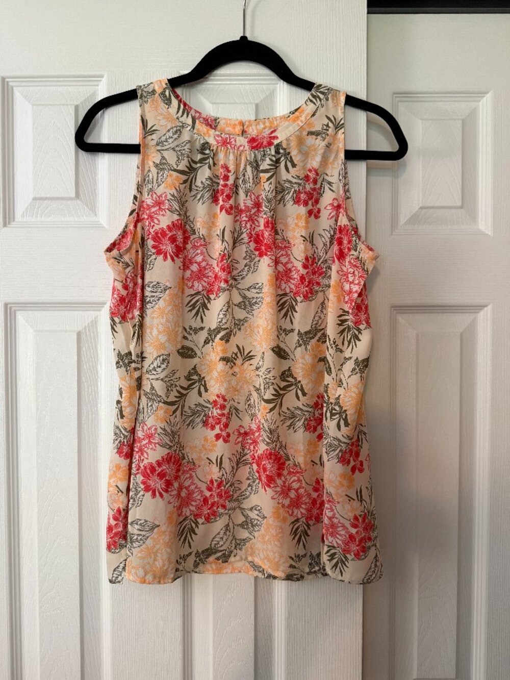 LOFT Outlet Floral Sleeveless Blouse Size M Keyhole Back